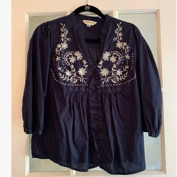 Tops - Blue shirt - white floral details